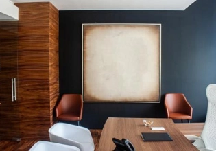 Une table et des chaises design