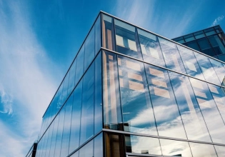 Un immeuble vitré dans la Techlid