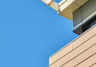 Détail de la façade d'un immeuble tertiaire