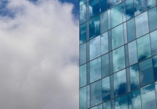 Immeuble vitré dans le sud-est lyonnais