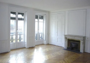 Photographie intérieure parquet moulure